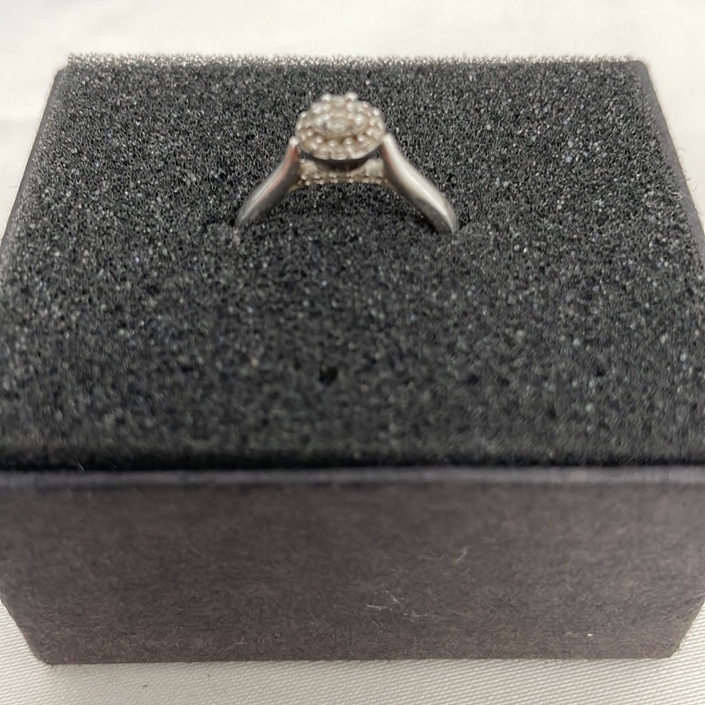 Ring - Picture 2 of 5